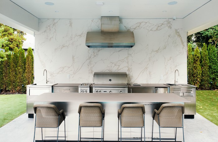 outdoor kitchen
